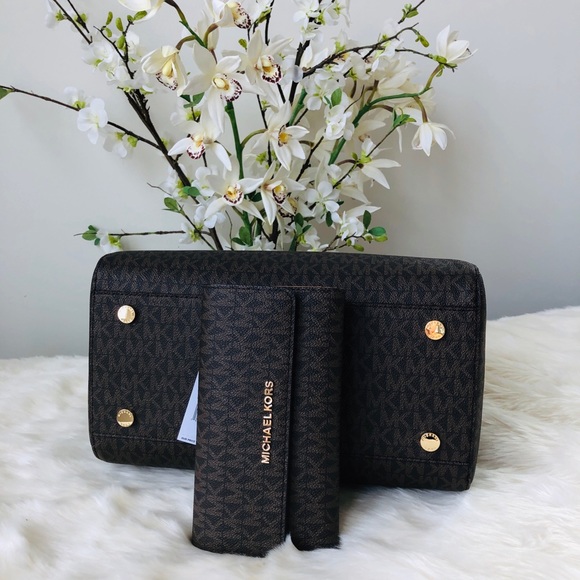 🌹Michael Kors Hayes Duffle brown signature Set🌹 - Picture 4 of 7